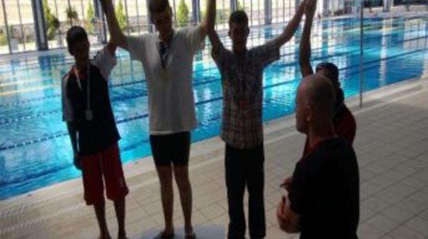 &Ouml;zel Sporcular Başarılarına Yenisini Ekledi