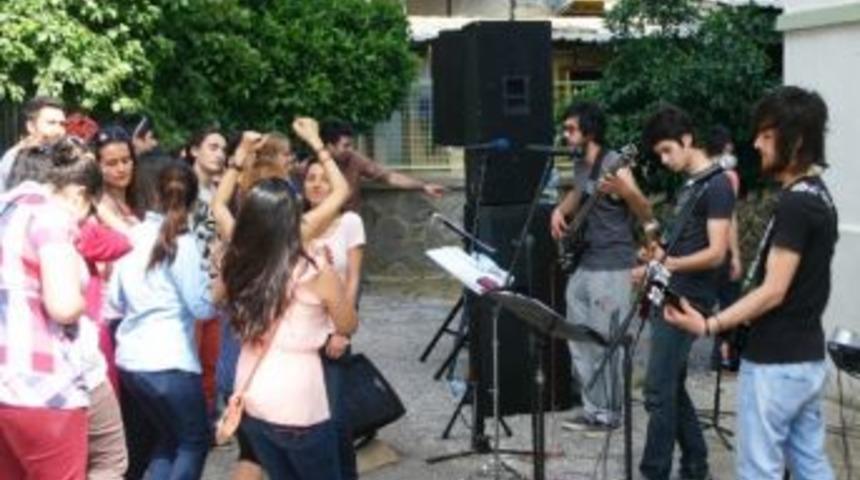 &Ouml;demiş Sağlık Y&uuml;ksek Okulu&rsquo;nda Yılsonu Konseri