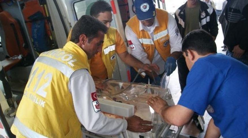 Elazığ'da Trafik Kazası: 2 &Ouml;l&uuml;, 9 Yaralı