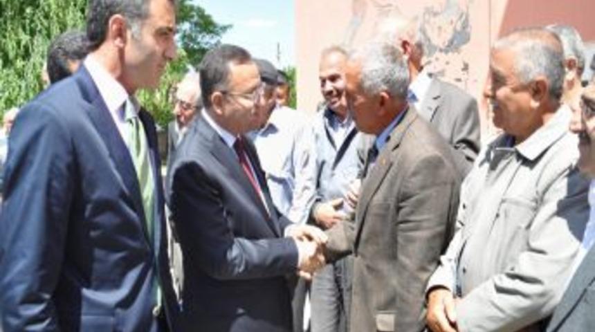 Bozdağ: CHP, Gazete Kup&uuml;rlerini Takip Etmekten Kendi Arşivlerine Bakamıyor