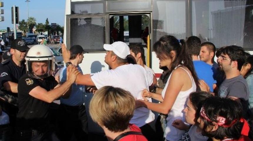 Suriye Protestosuna 25 G&ouml;zaltı