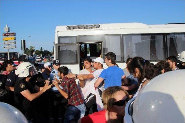 Suriye Protestosuna 25 Gözaltı