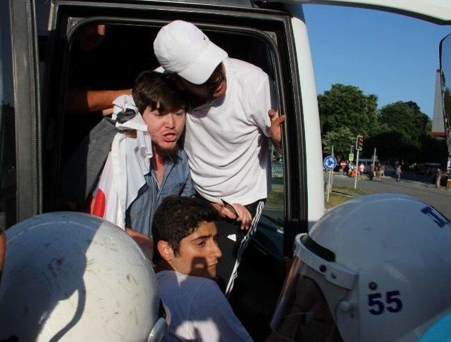 Suriye Protestosuna 25 Gözaltı