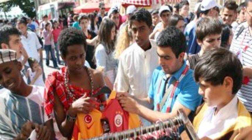 Olimpiyat &Ccedil;ocukları, İzmir'in Altını &Uuml;st&uuml;ne Getirdi