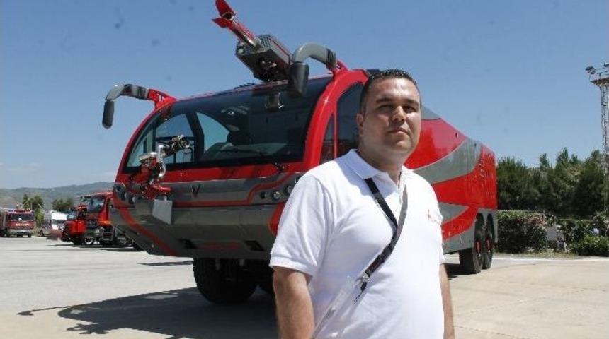 Yerli U&ccedil;ak Yangın S&ouml;nd&uuml;rme Aracı Efes Havaalanı'nda Tanıtıldı