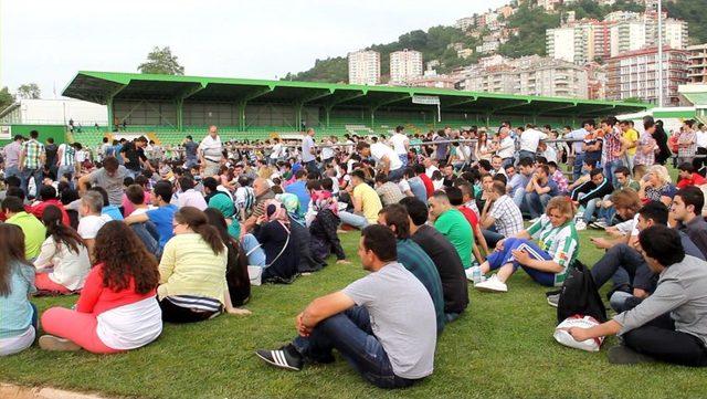 Futbol Stadında Basketbol Keyfi