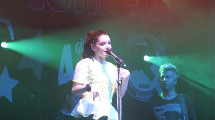 Nil Karaibrahimgil, 'ordu G&uuml;nleri'nde Konser Verdi