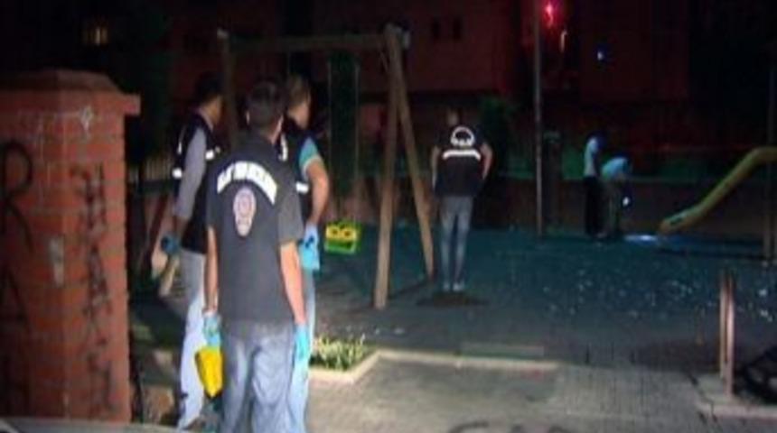 &Ccedil;ocuk Parkında Patlayan Ses Bombasından Pamuk Par&ccedil;aları &Ccedil;ıktı