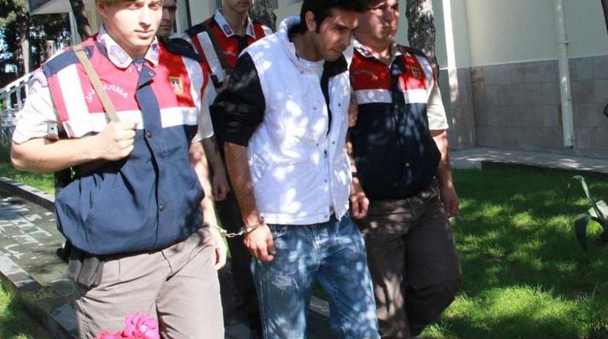 Adliyeye Sevk Edilen Fidyecilere Aileleri Lanet Okudu