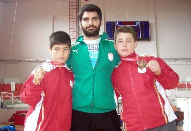 Bayraklılı Güreşçiler Uşak’tan Madalyalarla Döndü 1