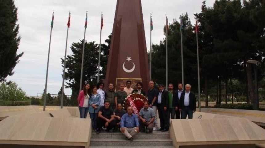 Ardahan &Uuml;niversitesi Heyeti Şehitliği Ziyaret Etti