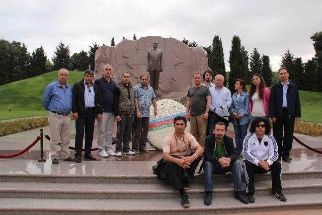 Ardahan &Uuml;niversitesi Heyeti Şehitliği Ziyaret Etti 1