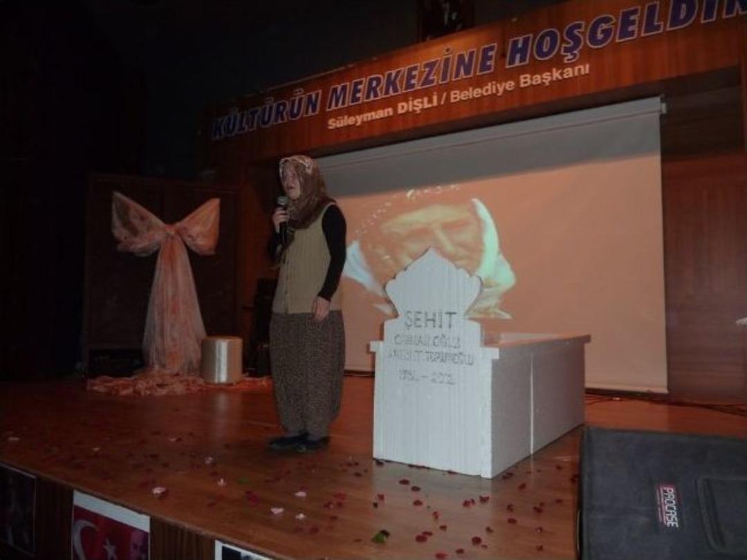 Ali Dilmen&rsquo;den Şiir Dinletisi