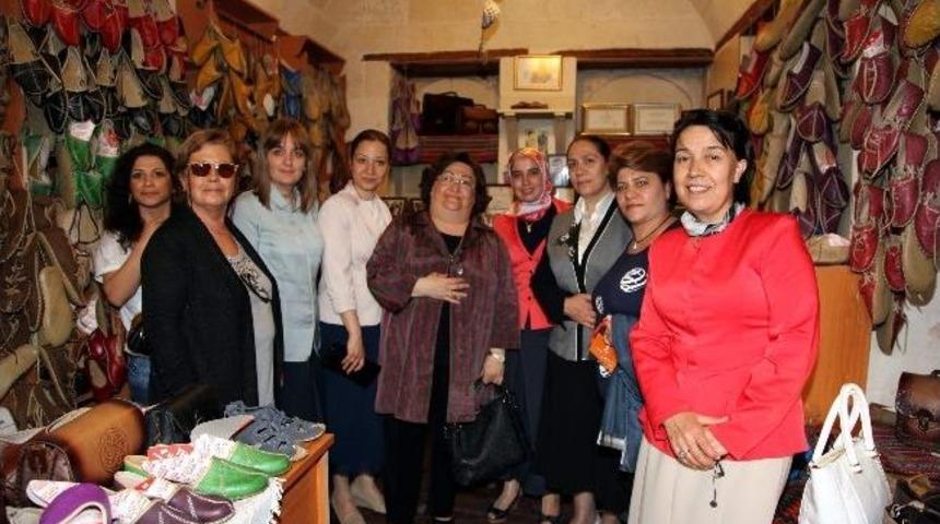 Hanımlar Y&uuml;zme Havuzu Spor Ve K&uuml;lt&uuml;r Merkezine Hayran Kaldılar