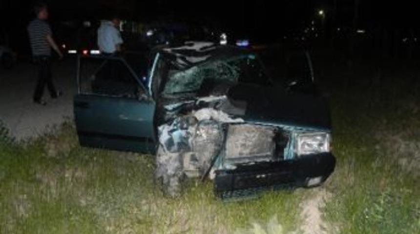 Otomobil Motosiklete &Ccedil;arptı: 1 &Ouml;l&uuml;, 4 Yaralı