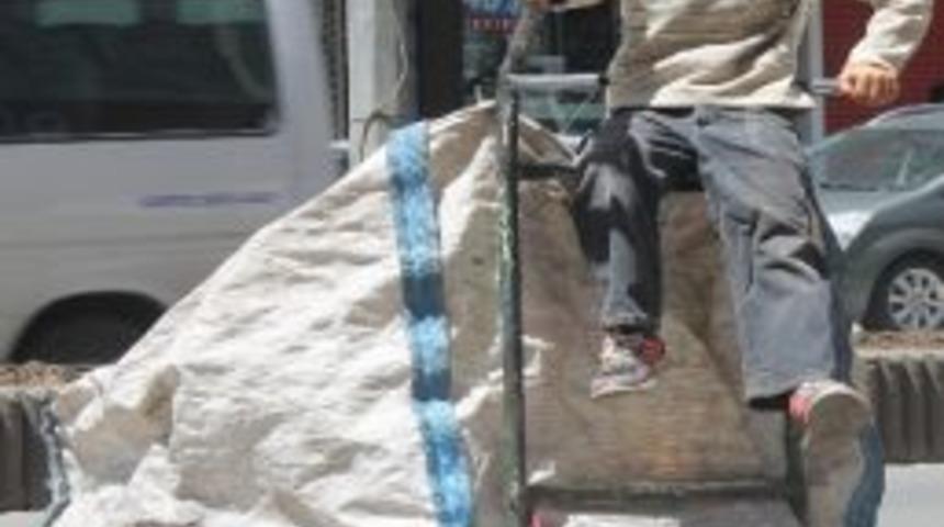 Vatandaşlar Sokakta &Ccedil;alışan &Ccedil;ocukların Okula Kazandırılmasını İstiyor