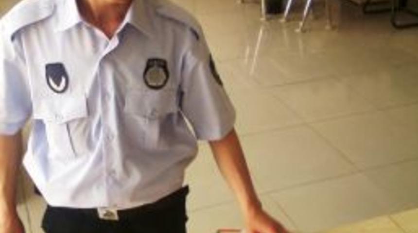 Yaralı Kediye Zabıta Şevkati