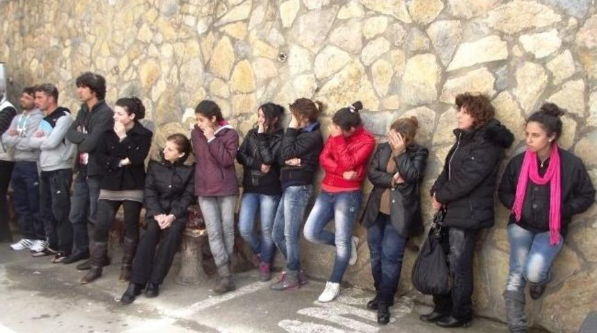 Ayvalıkta 43 Ka&ccedil;ak G&ouml;&ccedil;men Yakalandı