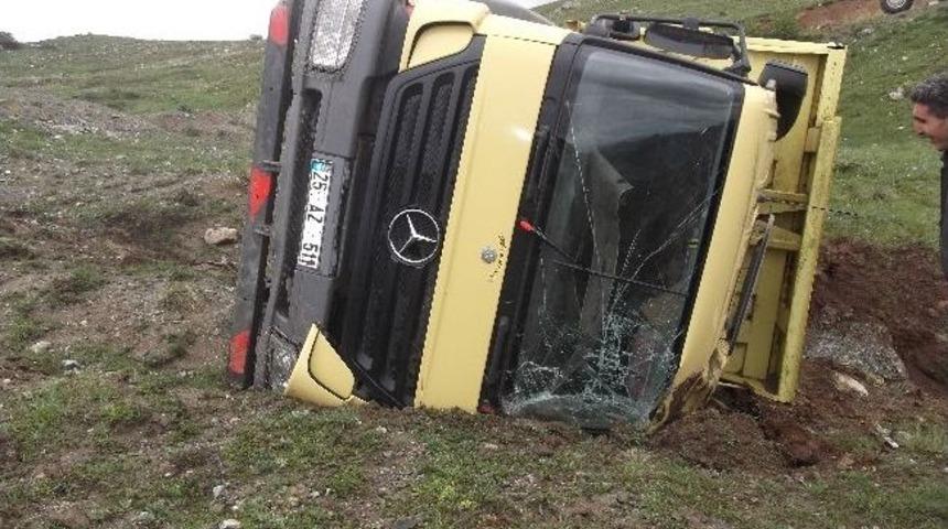 Tekman&rsquo;da Trafik Kazası: 2 Yaralı