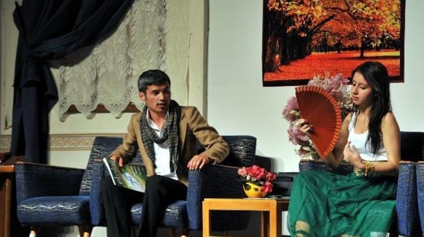 End&uuml;stri Meslek Lisesi&rsquo;nin &ldquo;tahteravalli&rdquo; Adlı Tiyatro Oyunu İlgiyle İzlendi