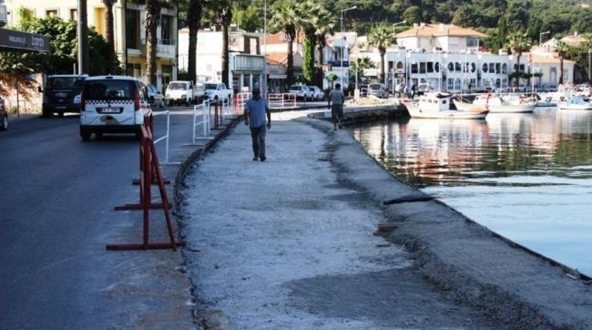 Ayvalık&rsquo;ta Kaldırımlar Modernize Ediliyor
