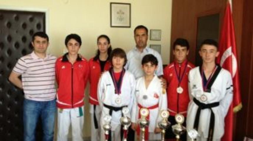 Başarılı Tekvandoculardan Ziyaret