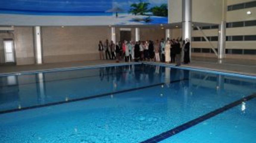 Hanımlar Y&uuml;zme Havuzu Spor Ve K&uuml;lt&uuml;r Merkezi&rsquo;ne Hayran Kaldı