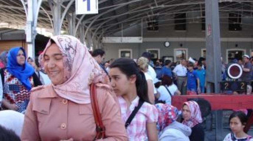 Denizli&rsquo;den Binlerce Kişi K&uuml;lt&uuml;r Ş&ouml;leni'ne Akın Etti