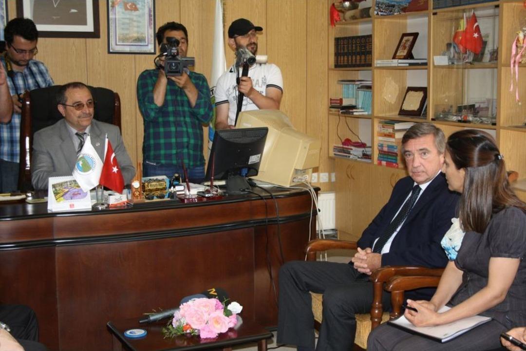 U&ccedil;ak Kazasında Hayatını Kaybeden İspanyol Askerler T&ouml;renle Anıldı