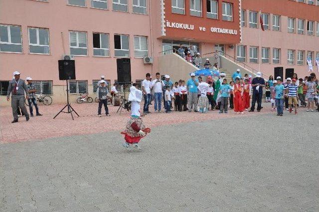 İlkokul Öğrencileri Bilim Şenliği Düzenledi