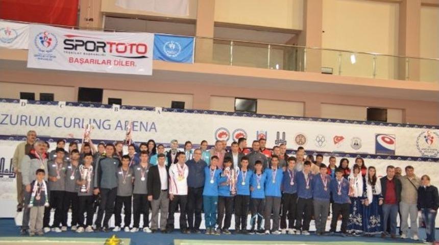 Curlingte Erkeklerde Gen&ccedil;likspor Bayanlarda &Ccedil;elebispor T&uuml;rkiye Şampiyonu Oldu