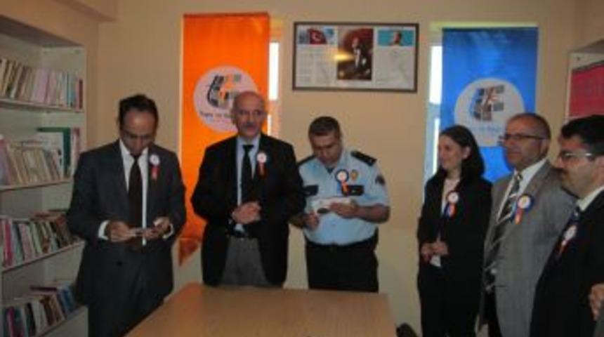 Tapu M&uuml;d&uuml;rl&uuml;ğ&uuml;nden K&ouml;y Okuluna K&uuml;t&uuml;phane