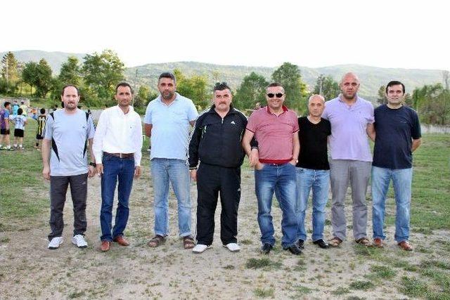 Sapanca Akademispor &Ccedil;alışmalarına Devam Ediyor 2