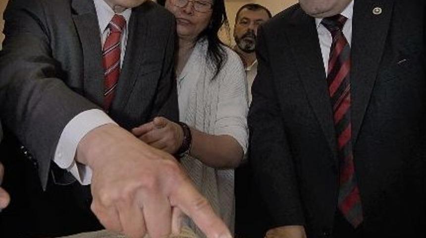 B&uuml;y&uuml;kel&ccedil;i&rsquo;den 700 Yllık El Yazması Kuran&rsquo;a B&uuml;y&uuml;k İlgi