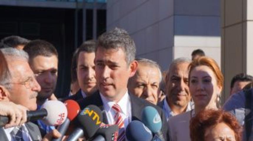 T&uuml;rkiye Barolar Birliği'nin 8. Başkanı Metin Feyzioğlu Oldu