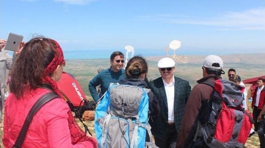 Gevaş 4. Artos Dağı Tırmanışı Ve Gen&ccedil;lik Y&uuml;r&uuml;y&uuml;ş&uuml;