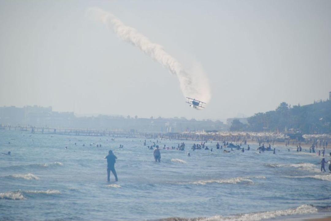 3. Airshow Side, Ali İsmet &Ouml;zt&uuml;rk'&uuml;n U&ccedil;ak Kanadıyla Kurdela Kesmesiyle Sona Erdi