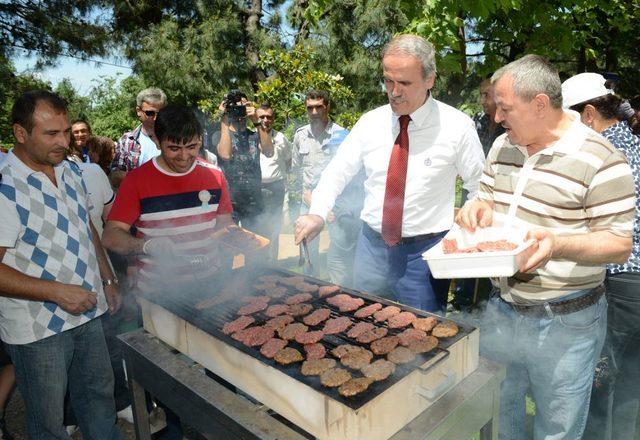 Huzurevindeki Kermes Hem Eğlendirdi Hem Destek Sağladı