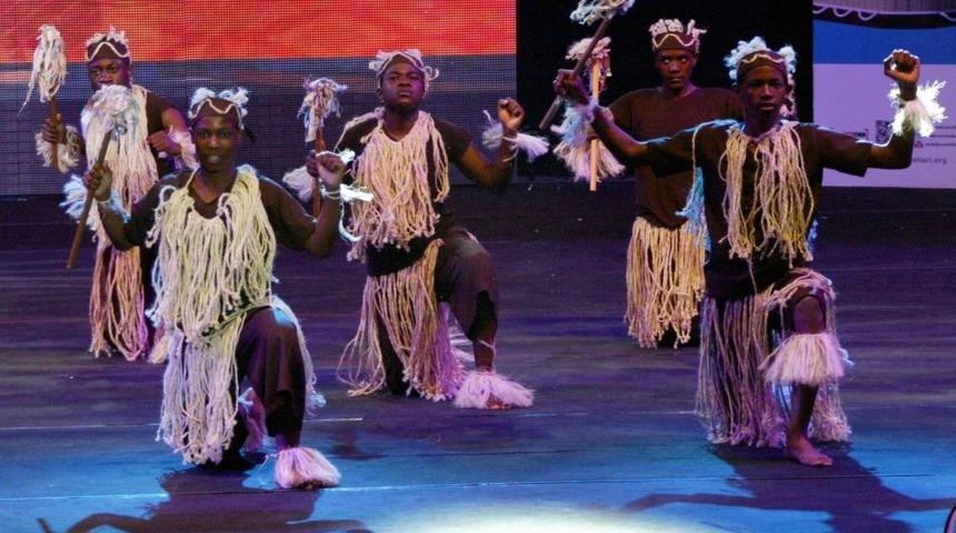 İzmir K&uuml;lt&uuml;r Ş&ouml;leni G&ouml;rkemli Kapanış Konseriyle Sona Erdi