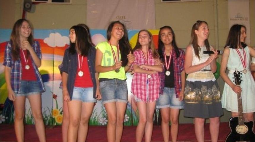 D&uuml;nya Koleji&rsquo;nde Coşkulu Eğitim Yılı Sonu Kutlaması