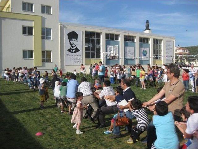 D&uuml;nya Koleji&rsquo;nde Coşkulu Eğitim Yılı Sonu Kutlaması 1