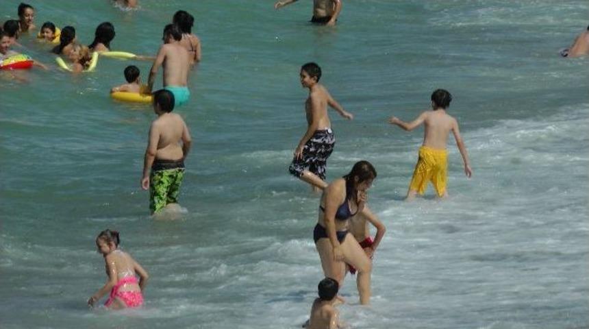 Ak&ccedil;akoca Sahilleri Doldu