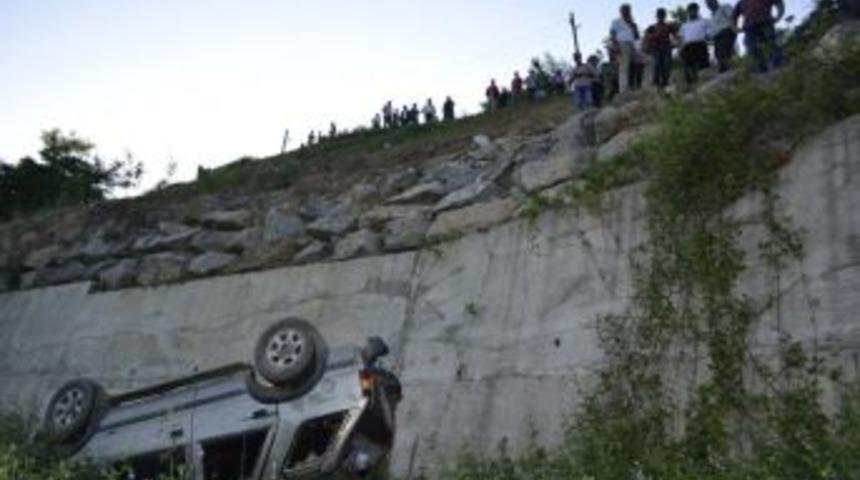 Alaplı'da kaza, 6 kişi yaralı