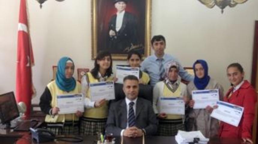 Pasinler'in Altın Kızları Ab Eğitim Sertifikalarını Aldı