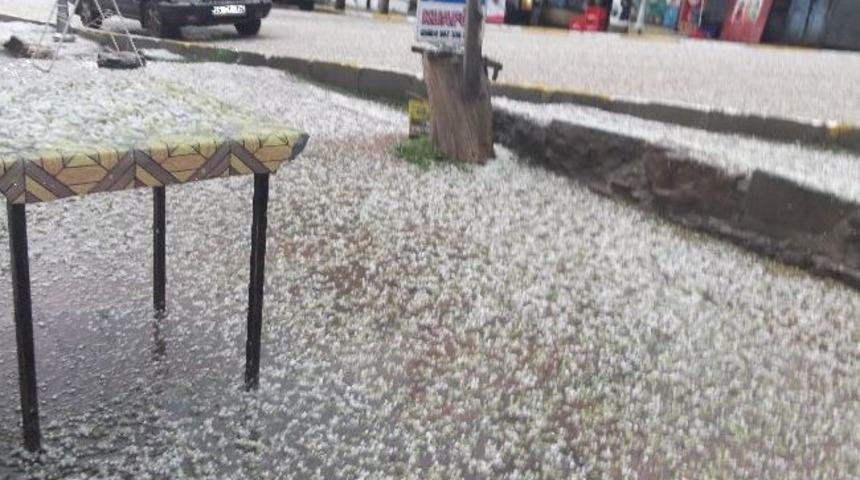 Tekman&rsquo;da Dolu Yağışı Etkili Oldu
