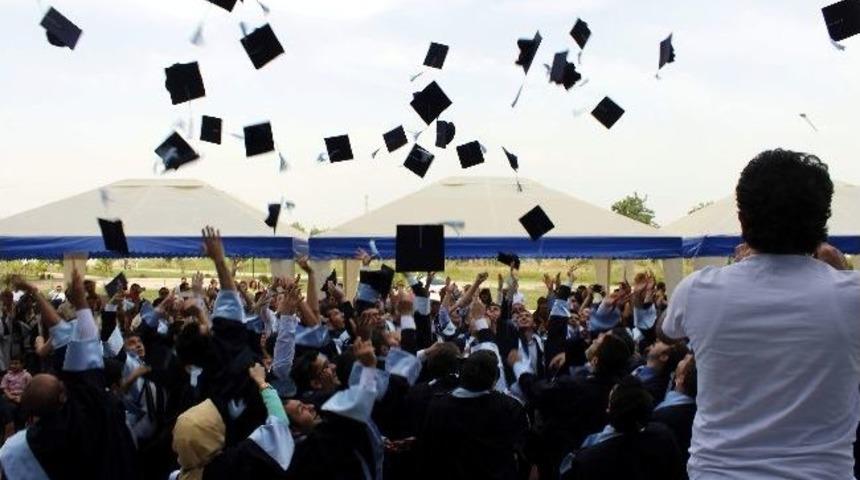 Ad&uuml;&rsquo;l&uuml; Veterinerlerin Mezuniyet Coşkusu