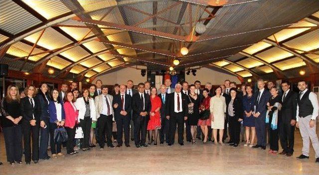 Vatso&rsquo;dan Ab B&uuml;y&uuml;kel&ccedil;ilerine Yemek 2