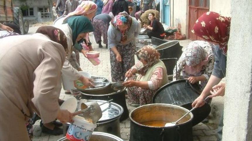 Burhaniye&rsquo;de &Ccedil;ift&ccedil;i Hayrı Bin 500 Kişiyi Buluşturdu