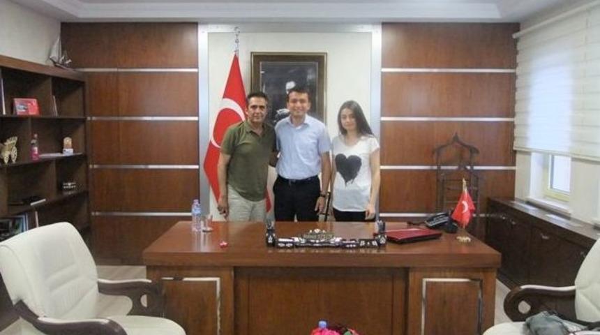 Yavuz Bing&ouml;l Ve Ece Uslu Halfeti Kaymakam&rsquo;ını Ziyaret Etti