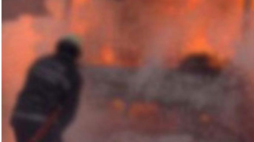 Tanker devrildi, s&uuml;r&uuml;c&uuml; yanarak &ouml;ld&uuml;!